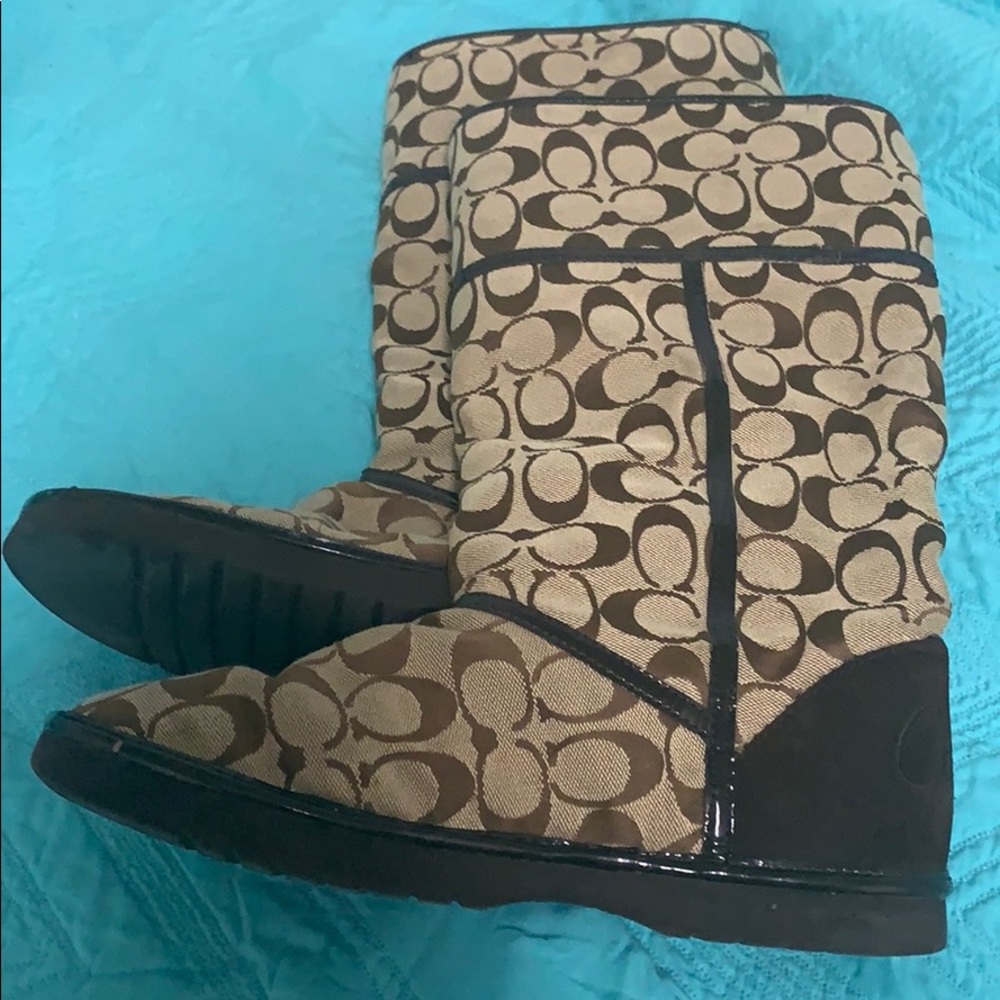 Coach Snow Boots - Picture 2 of 3